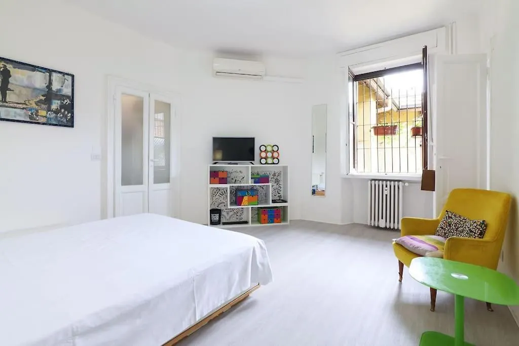 Cozy Milan Style Apartment Nolo-Stazione Centrale 0*,  Italy